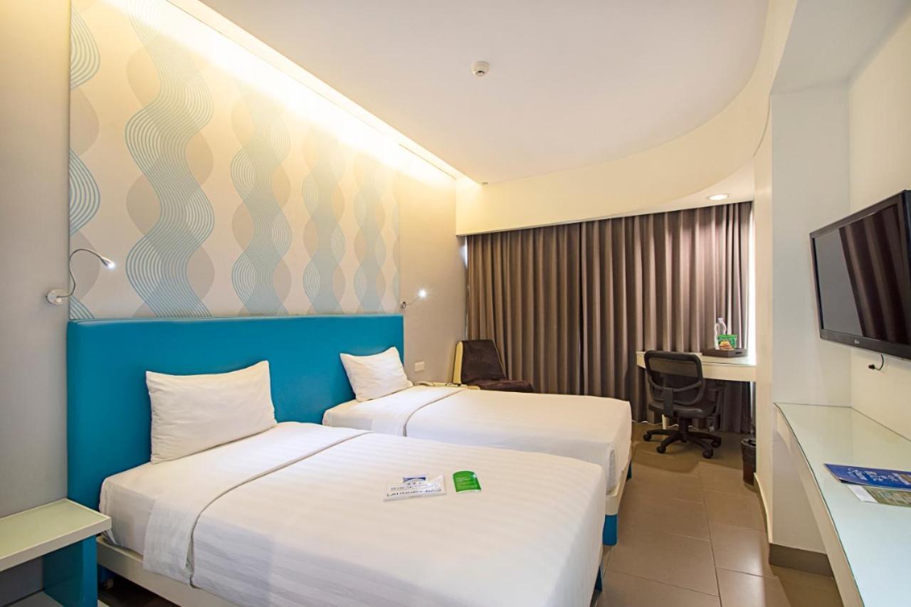 Blue Sky Hotel Petamburan Jakarta Exterior photo